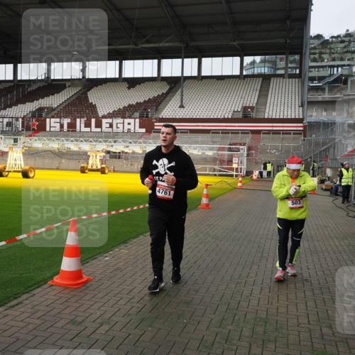 07.12.2025 - St. Pauli X-Mass-Run No. 15 Fabian Wolf http://msf.ph/oto/9396313 07.12.2025 10:37:13 Ziel 503, 2349, 2351, 3090, 4761 meine-sportfotos.de