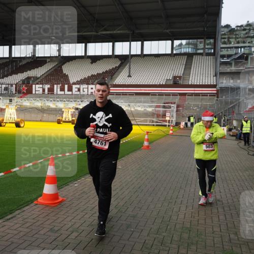 07.12.2025 - St. Pauli X-Mass-Run No. 15 Fabian Wolf http://msf.ph/oto/9396315 07.12.2025 10:37:13 Ziel 503, 2349, 2351, 3090, 4761 meine-sportfotos.de