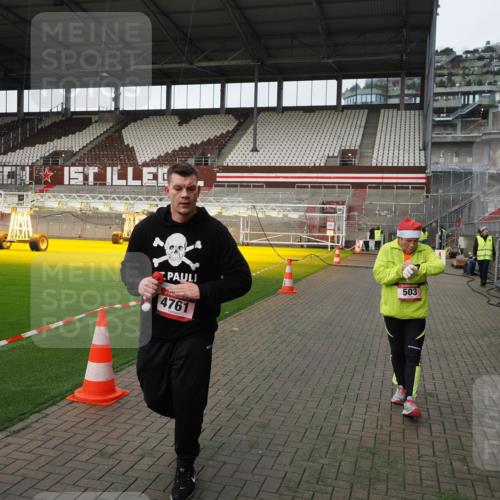 07.12.2025 - St. Pauli X-Mass-Run No. 15 Fabian Wolf http://msf.ph/oto/9396316 07.12.2025 10:37:13 Ziel 503, 2349, 2351, 3090, 4761 meine-sportfotos.de
