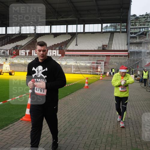 07.12.2025 - St. Pauli X-Mass-Run No. 15 Fabian Wolf http://msf.ph/oto/9396317 07.12.2025 10:37:14 Ziel 503, 2349, 2351, 3090, 4761 meine-sportfotos.de
