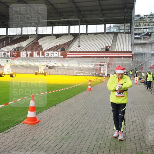 07.12.2025 - St. Pauli X-Mass-Run No. 15 Fabian Wolf http://msf.ph/oto/9396321 07.12.2025 10:37:14 Ziel 503, 2349, 2351, 3090, 4761 meine-sportfotos.de