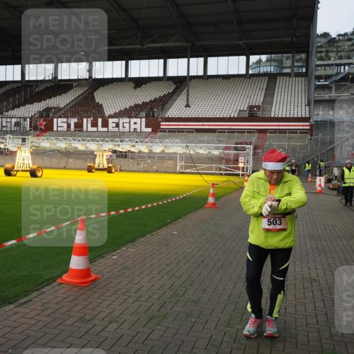 07.12.2025 - St. Pauli X-Mass-Run No. 15 Fabian Wolf http://msf.ph/oto/9396324 07.12.2025 10:37:15 Ziel 503, 2349, 2351, 3090, 4761 meine-sportfotos.de