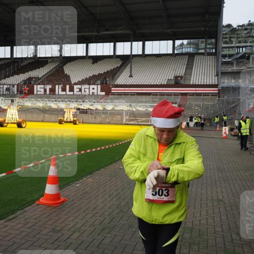 07.12.2025 - St. Pauli X-Mass-Run No. 15 Fabian Wolf http://msf.ph/oto/9396329 07.12.2025 10:37:17 Ziel 503, 2349, 2351, 3090, 4761 meine-sportfotos.de
