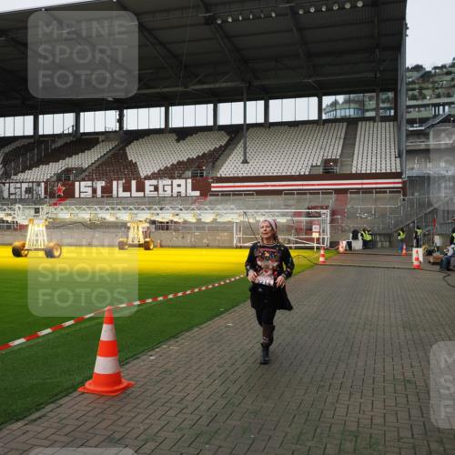 07.12.2025 - St. Pauli X-Mass-Run No. 15 Fabian Wolf http://msf.ph/oto/9396331 07.12.2025 10:37:29 Ziel 3214 meine-sportfotos.de