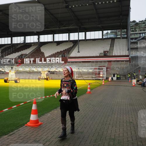 07.12.2025 - St. Pauli X-Mass-Run No. 15 Fabian Wolf http://msf.ph/oto/9396336 07.12.2025 10:37:30 Ziel 3214 meine-sportfotos.de