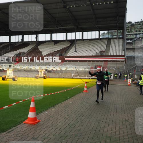 07.12.2025 - St. Pauli X-Mass-Run No. 15 Fabian Wolf http://msf.ph/oto/9396340 07.12.2025 10:37:50 Ziel 3069, 4872 meine-sportfotos.de