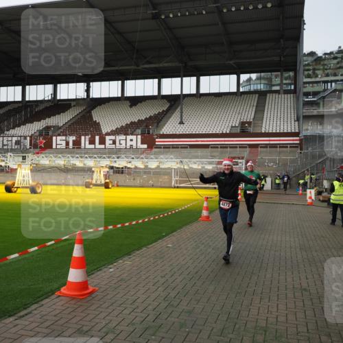 07.12.2025 - St. Pauli X-Mass-Run No. 15 Fabian Wolf http://msf.ph/oto/9396342 07.12.2025 10:37:50 Ziel 3069, 4872 meine-sportfotos.de