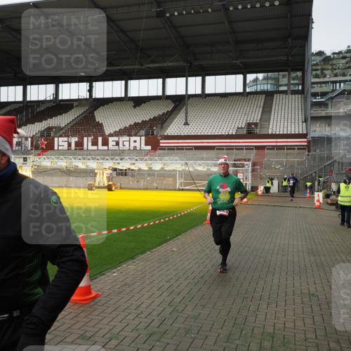 07.12.2025 - St. Pauli X-Mass-Run No. 15 Fabian Wolf http://msf.ph/oto/9396350 07.12.2025 10:37:52 Ziel 2899, 3069, 4872 meine-sportfotos.de