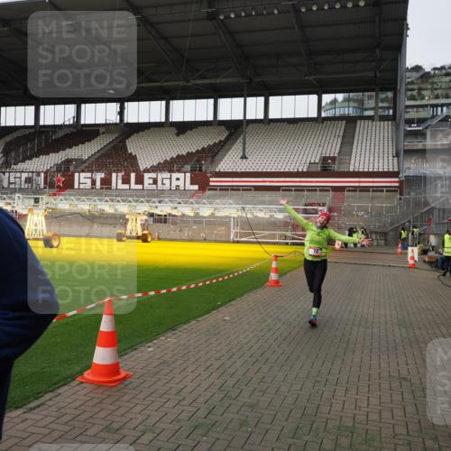 07.12.2025 - St. Pauli X-Mass-Run No. 15 Fabian Wolf http://msf.ph/oto/9396373 07.12.2025 10:38:00 Ziel 70, 2899, 3069, 4872 meine-sportfotos.de