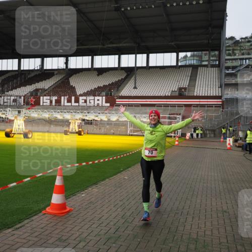 07.12.2025 - St. Pauli X-Mass-Run No. 15 Fabian Wolf http://msf.ph/oto/9396378 07.12.2025 10:38:01 Ziel 70, 2899, 3069, 4872 meine-sportfotos.de