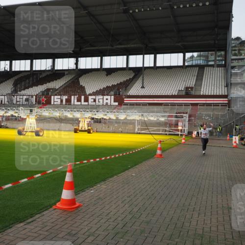 07.12.2025 - St. Pauli X-Mass-Run No. 15 Fabian Wolf http://msf.ph/oto/9396384 07.12.2025 10:38:12 Ziel 70, 1794, 2899 meine-sportfotos.de