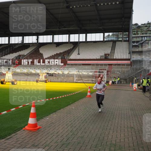 07.12.2025 - St. Pauli X-Mass-Run No. 15 Fabian Wolf http://msf.ph/oto/9396387 07.12.2025 10:38:14 Ziel 70, 1794 meine-sportfotos.de