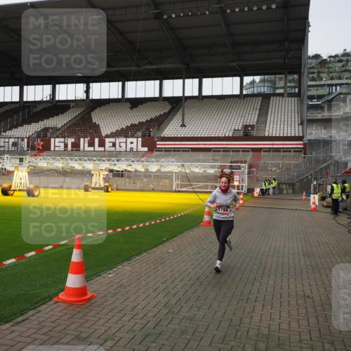 07.12.2025 - St. Pauli X-Mass-Run No. 15 Fabian Wolf http://msf.ph/oto/9396388 07.12.2025 10:38:14 Ziel 70, 1794 meine-sportfotos.de
