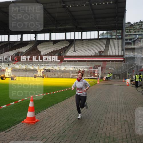 07.12.2025 - St. Pauli X-Mass-Run No. 15 Fabian Wolf http://msf.ph/oto/9396390 07.12.2025 10:38:14 Ziel 70, 1794 meine-sportfotos.de