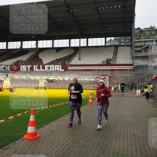 07.12.2025 - St. Pauli X-Mass-Run No. 15 Fabian Wolf http://msf.ph/oto/9396397 07.12.2025 10:38:37 Ziel 2078, 2085, 3058 meine-sportfotos.de