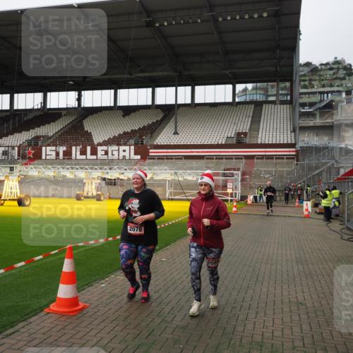 07.12.2025 - St. Pauli X-Mass-Run No. 15 Fabian Wolf http://msf.ph/oto/9396400 07.12.2025 10:38:38 Ziel 2078, 2085, 3058 meine-sportfotos.de