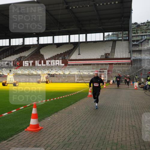 07.12.2025 - St. Pauli X-Mass-Run No. 15 Fabian Wolf http://msf.ph/oto/9396408 07.12.2025 10:38:42 Ziel 1250, 1255, 2078, 2085, 3058, 3061 meine-sportfotos.de