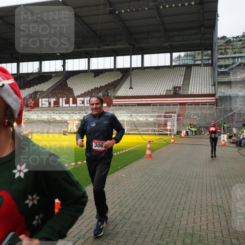 07.12.2025 - St. Pauli X-Mass-Run No. 15 Fabian Wolf http://msf.ph/oto/9396427 07.12.2025 10:38:49 Ziel 1250, 1255, 2943, 3058, 3061 meine-sportfotos.de