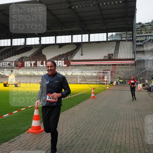 07.12.2025 - St. Pauli X-Mass-Run No. 15 Fabian Wolf http://msf.ph/oto/9396428 07.12.2025 10:38:49 Ziel 1250, 1255, 2943, 3058, 3061 meine-sportfotos.de