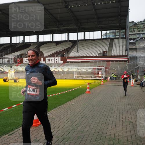 07.12.2025 - St. Pauli X-Mass-Run No. 15 Fabian Wolf http://msf.ph/oto/9396429 07.12.2025 10:38:49 Ziel 1250, 1255, 2943, 3058, 3061 meine-sportfotos.de