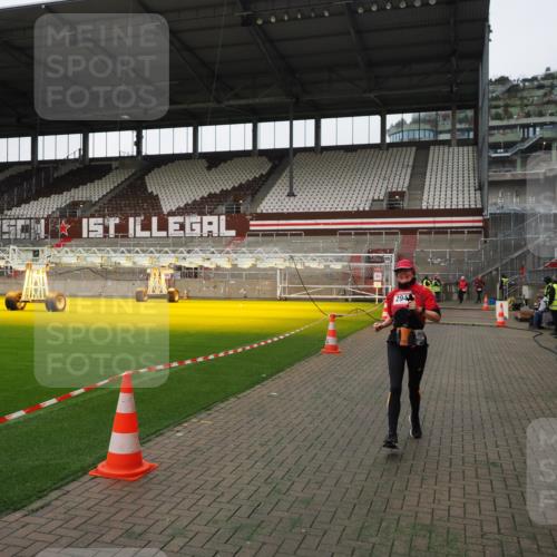 07.12.2025 - St. Pauli X-Mass-Run No. 15 Fabian Wolf http://msf.ph/oto/9396436 07.12.2025 10:38:51 Ziel 1250, 1255, 2943, 3058, 3061 meine-sportfotos.de