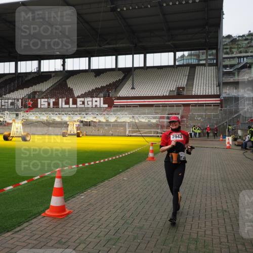 07.12.2025 - St. Pauli X-Mass-Run No. 15 Fabian Wolf http://msf.ph/oto/9396438 07.12.2025 10:38:52 Ziel 1250, 1255, 2943, 3058, 3061 meine-sportfotos.de