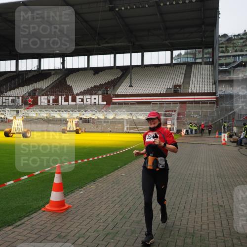 07.12.2025 - St. Pauli X-Mass-Run No. 15 Fabian Wolf http://msf.ph/oto/9396440 07.12.2025 10:38:52 Ziel 1250, 1255, 2943, 3058, 3061 meine-sportfotos.de