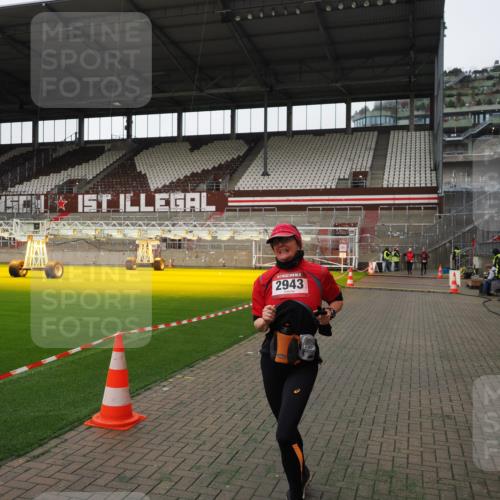 07.12.2025 - St. Pauli X-Mass-Run No. 15 Fabian Wolf http://msf.ph/oto/9396441 07.12.2025 10:38:52 Ziel 1250, 1255, 2943, 3058, 3061 meine-sportfotos.de