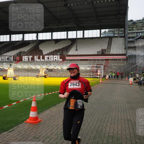 07.12.2025 - St. Pauli X-Mass-Run No. 15 Fabian Wolf http://msf.ph/oto/9396442 07.12.2025 10:38:53 Ziel 1250, 1255, 2943, 3058, 3061 meine-sportfotos.de