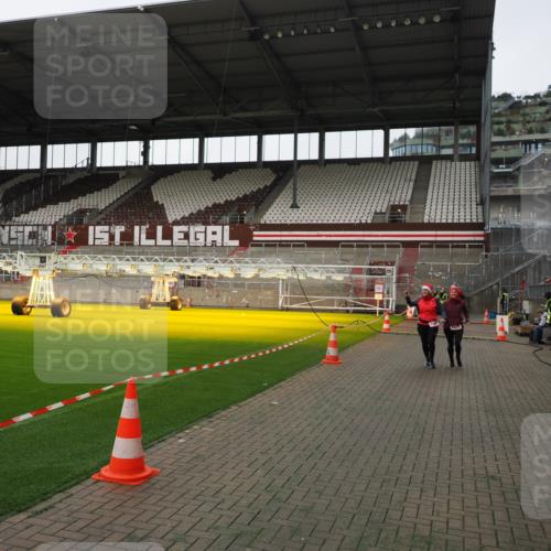 07.12.2025 - St. Pauli X-Mass-Run No. 15 Fabian Wolf http://msf.ph/oto/9396446 07.12.2025 10:39:00 Ziel 1250, 1255, 1417, 2827, 2828, 2943, 3061 meine-sportfotos.de