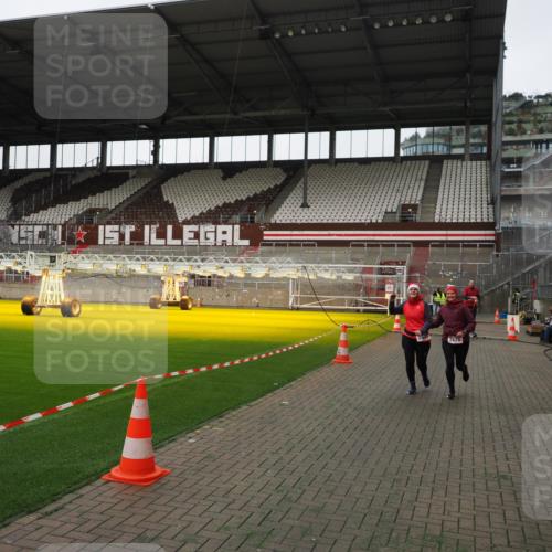 07.12.2025 - St. Pauli X-Mass-Run No. 15 Fabian Wolf http://msf.ph/oto/9396452 07.12.2025 10:39:01 Ziel 1250, 1255, 1417, 2827, 2828, 2943, 3061 meine-sportfotos.de