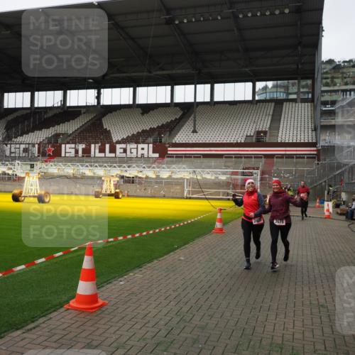 07.12.2025 - St. Pauli X-Mass-Run No. 15 Fabian Wolf http://msf.ph/oto/9396455 07.12.2025 10:39:02 Ziel 1250, 1255, 1417, 2827, 2828, 2943 meine-sportfotos.de