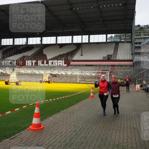 07.12.2025 - St. Pauli X-Mass-Run No. 15 Fabian Wolf http://msf.ph/oto/9396456 07.12.2025 10:39:02 Ziel 1250, 1255, 1417, 2827, 2828, 2943 meine-sportfotos.de