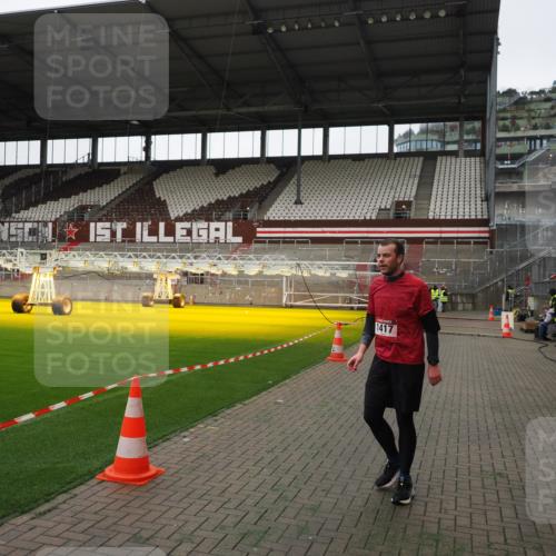 07.12.2025 - St. Pauli X-Mass-Run No. 15 Fabian Wolf http://msf.ph/oto/9396470 07.12.2025 10:39:11 Ziel 1417, 2827, 2828 meine-sportfotos.de