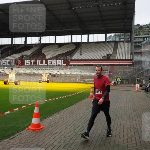 07.12.2025 - St. Pauli X-Mass-Run No. 15 Fabian Wolf http://msf.ph/oto/9396471 07.12.2025 10:39:11 Ziel 1417, 2827, 2828 meine-sportfotos.de