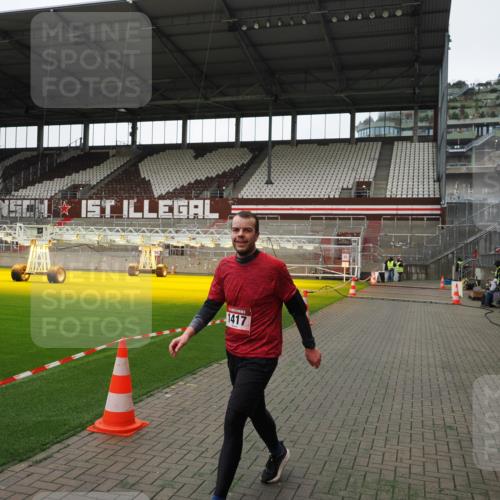 07.12.2025 - St. Pauli X-Mass-Run No. 15 Fabian Wolf http://msf.ph/oto/9396473 07.12.2025 10:39:11 Ziel 1417, 2827, 2828 meine-sportfotos.de