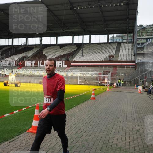 07.12.2025 - St. Pauli X-Mass-Run No. 15 Fabian Wolf http://msf.ph/oto/9396475 07.12.2025 10:39:12 Ziel 1417, 2827, 2828 meine-sportfotos.de