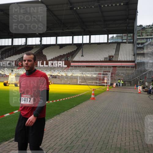 07.12.2025 - St. Pauli X-Mass-Run No. 15 Fabian Wolf http://msf.ph/oto/9396476 07.12.2025 10:39:12 Ziel 1417, 2827, 2828 meine-sportfotos.de