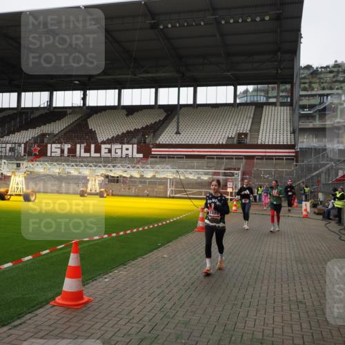 07.12.2025 - St. Pauli X-Mass-Run No. 15 Fabian Wolf http://msf.ph/oto/9396480 07.12.2025 10:39:25 Ziel 981, 1796, 1889, 3118, 3240 meine-sportfotos.de