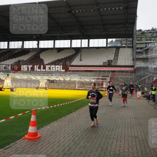 07.12.2025 - St. Pauli X-Mass-Run No. 15 Fabian Wolf http://msf.ph/oto/9396481 07.12.2025 10:39:25 Ziel 981, 1796, 1889, 3118, 3240 meine-sportfotos.de