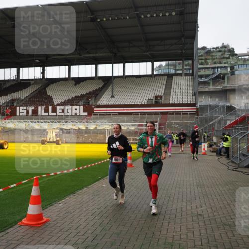 07.12.2025 - St. Pauli X-Mass-Run No. 15 Fabian Wolf http://msf.ph/oto/9396488 07.12.2025 10:39:28 Ziel 981, 1796, 1889, 2354, 3118, 3240, 3242 meine-sportfotos.de