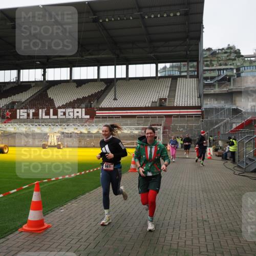07.12.2025 - St. Pauli X-Mass-Run No. 15 Fabian Wolf http://msf.ph/oto/9396489 07.12.2025 10:39:28 Ziel 981, 1796, 1889, 2354, 3118, 3240, 3242 meine-sportfotos.de
