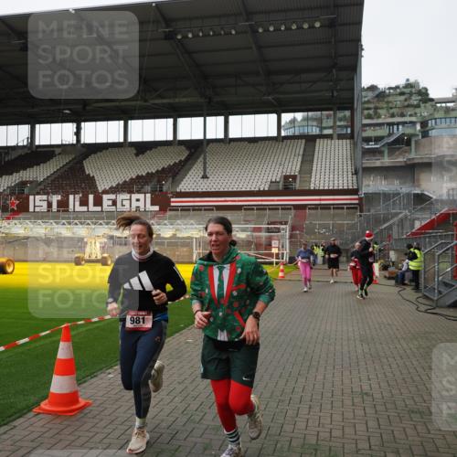 07.12.2025 - St. Pauli X-Mass-Run No. 15 Fabian Wolf http://msf.ph/oto/9396491 07.12.2025 10:39:28 Ziel 981, 1796, 1889, 2354, 3118, 3240, 3242 meine-sportfotos.de