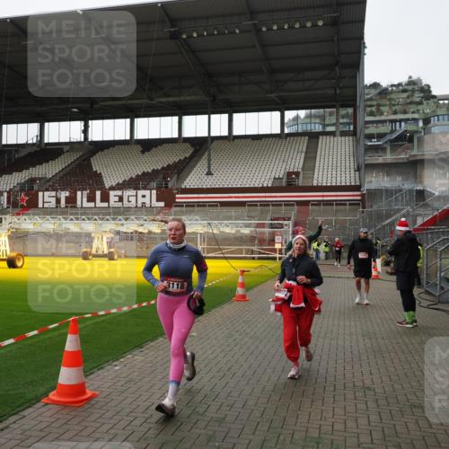 07.12.2025 - St. Pauli X-Mass-Run No. 15 Fabian Wolf http://msf.ph/oto/9396498 07.12.2025 10:39:32 Ziel 981, 1796, 1889, 2354, 2420, 3118, 3240, 3242 meine-sportfotos.de