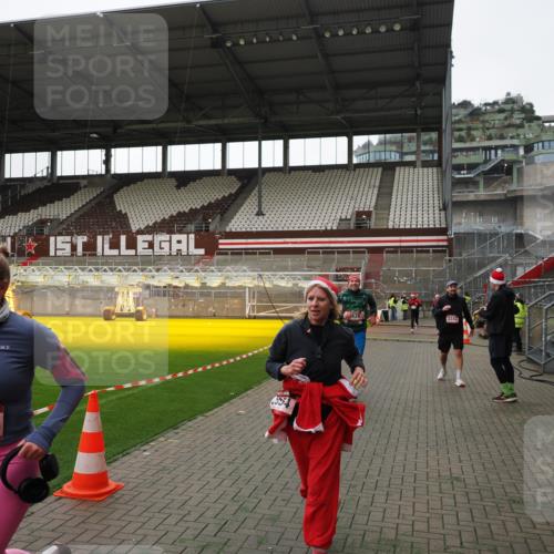 07.12.2025 - St. Pauli X-Mass-Run No. 15 Fabian Wolf http://msf.ph/oto/9396502 07.12.2025 10:39:33 Ziel 981, 1796, 1889, 2354, 2420, 3118, 3240, 3242, 4207, 4211 meine-sportfotos.de