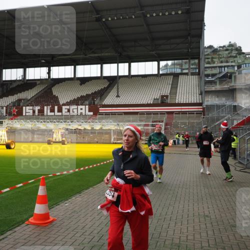 07.12.2025 - St. Pauli X-Mass-Run No. 15 Fabian Wolf http://msf.ph/oto/9396503 07.12.2025 10:39:33 Ziel 981, 1796, 1889, 2354, 2420, 3118, 3240, 3242, 4207, 4211 meine-sportfotos.de