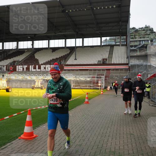 07.12.2025 - St. Pauli X-Mass-Run No. 15 Fabian Wolf http://msf.ph/oto/9396511 07.12.2025 10:39:35 Ziel 981, 1796, 1889, 2354, 2420, 3118, 3240, 3242, 4207, 4211 meine-sportfotos.de
