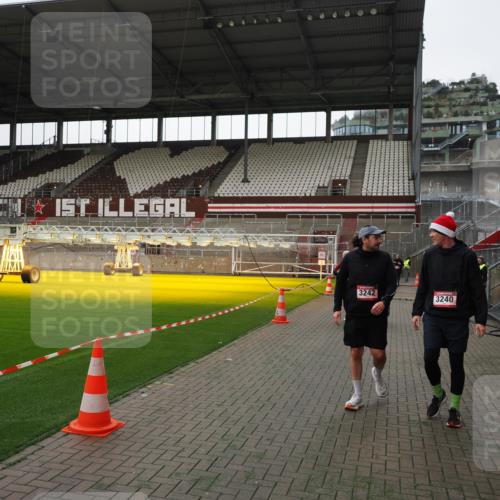 07.12.2025 - St. Pauli X-Mass-Run No. 15 Fabian Wolf http://msf.ph/oto/9396520 07.12.2025 10:39:37 Ziel 981, 1796, 1889, 2354, 2420, 3118, 3240, 3242, 4207, 4211 meine-sportfotos.de