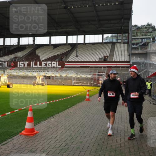 07.12.2025 - St. Pauli X-Mass-Run No. 15 Fabian Wolf http://msf.ph/oto/9396522 07.12.2025 10:39:37 Ziel 981, 1796, 1889, 2354, 2420, 3118, 3240, 3242, 4207, 4211 meine-sportfotos.de