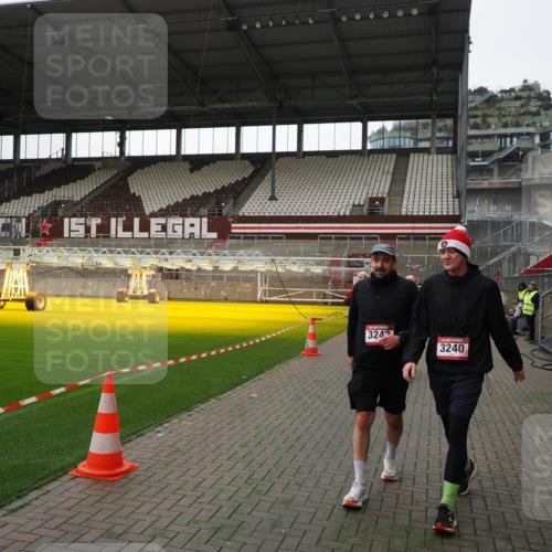 07.12.2025 - St. Pauli X-Mass-Run No. 15 Fabian Wolf http://msf.ph/oto/9396524 07.12.2025 10:39:38 Ziel 981, 1796, 1889, 2354, 2420, 2588, 3118, 3240, 3242, 4207, 4211 meine-sportfotos.de